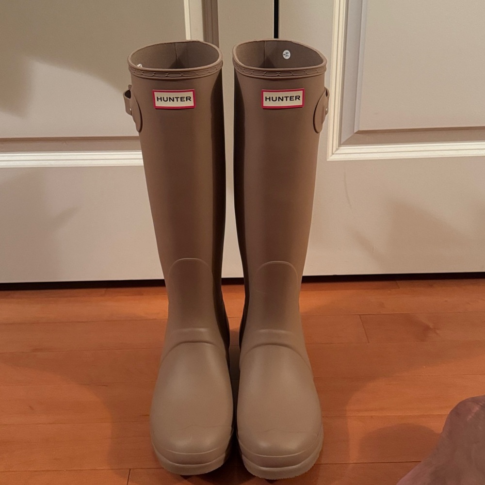Hunter Classic Beige Rain Boots. Brand new never worn.